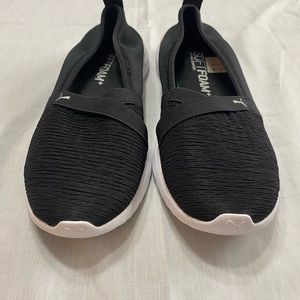 Puma women’s Adelina sneakers size 11